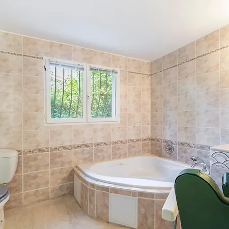 Wdf 4 Bedrooms With Pool In Villa Le Cannet